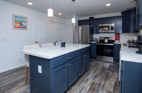 Sister Lakes House | Briona Dreams – Brand-New 4-Bedroom Lakefront Retreat on Magician Lake