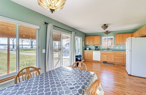 Brooklyn Cottage | Brooklyn Cottage w/Dock - Steps To Wamplers Lake!