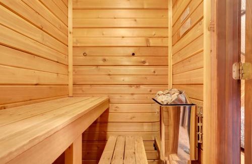 Stambaugh House | 'Buckhorn' - Slopeside Iron River Cabin w/Sauna