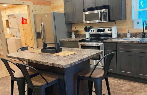 Annapolis Cabin | Built 2025-"OUR NECK OF THE WOODS" close to all the BIG THINGS in Casey, IL
