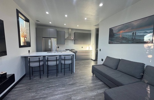 Burbank House | Burbank - Starlight Hills Luxury Guest House