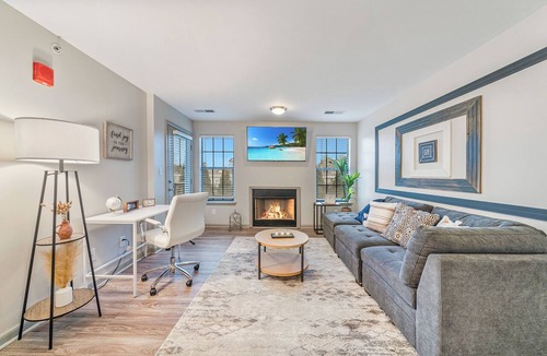 Sherwood Park Apartment | Business Traveler+ Gate 9 3 minsSpace Camp 3 mins. UAH Campus 5 minutes-Shopping