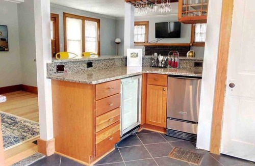 Dicken House | By The Big House - 3bd/1.5bth, 1 mile to dwntwn