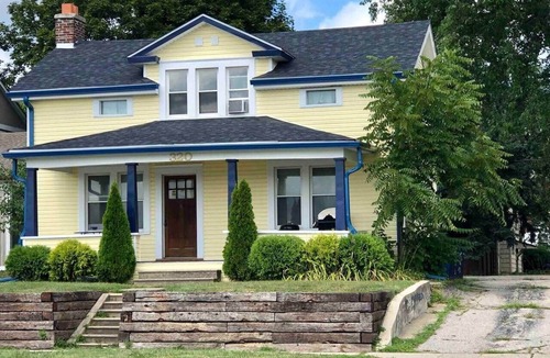 Dicken House | By The Big House - 3bd/1.5bth, 1 mile to dwntwn
