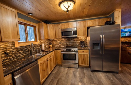 Lake Arrowhead Cabin | Cabin Fever! Outdoor Hot Tub Snowmobile Trails Ski SxS Trails Lakes