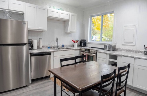 Alto House | Campau Lake Sunnydays Retreat | 3BR | Spa