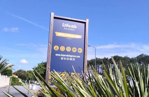 L'Aiguillon-sur-Vie House | Camping Ushuaïa Le Parc de La Grève * - Mobil Home Plaisir 4 Rooms 6 People + TV