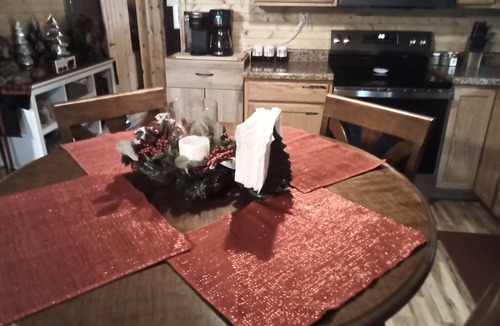 Birdseye Cabin | Cardinal Cabin with Hot tub, WIFI, Dish, park pass