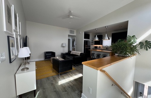 Kennedy King Apartment | Carrollton Collection: The Tree House - 2BR Guesthouse Near Downtown + Parking