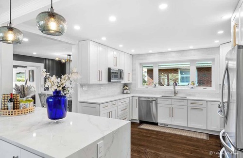 Skokie House | Casa 22 Luxury & Modern 3BD 2BA Home in Skokie