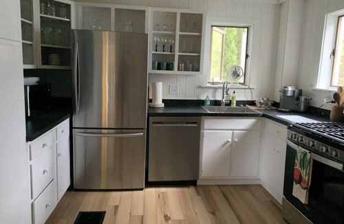 Charlevoix House | CENTRAL A/C! Huge Downtown Historic CVX Home! Walk to town & beach!