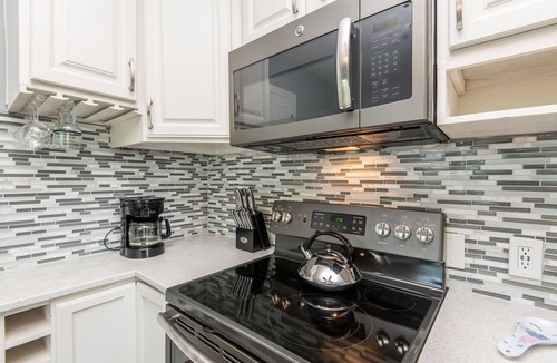 Wauwatosa House | Central Tosa home near downtown, state fair, froedtert