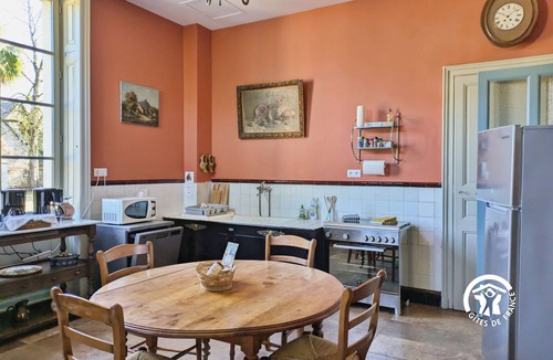 Ahuille Cottage | Château de la Roche 11-12 pers, historical charm, comfort included