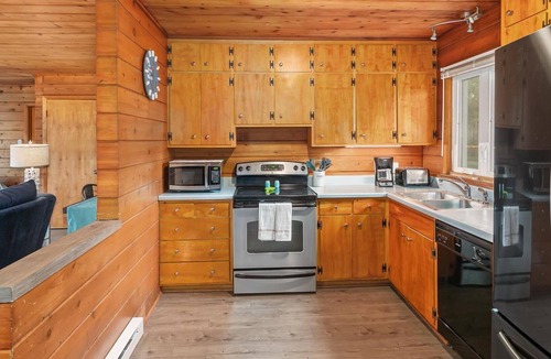 Stevensville Villa | Chalet #104 - Three Bedroom Villa, Sleeps 8