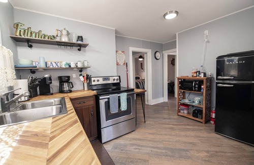 South Haven House | Champagne Cottage - Cottage Retreat w/Lake Michigan Access!