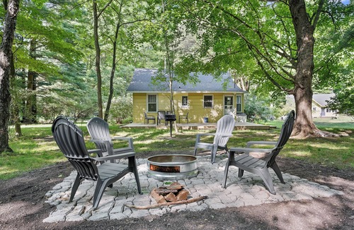 South Haven House | Champagne Cottage - Cottage Retreat w/Lake Michigan Access!