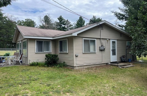 St. Helen House | Charming 1-bedroom 1/2 house in soothing St Helen Hideaway with WiFi