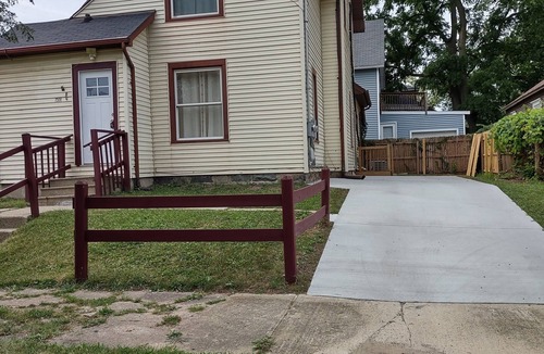Lansing Apartment | Charming 1-bedroom apartment with AC in lively Lansing