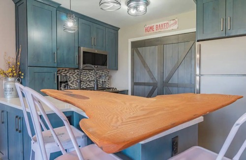 Ferrysburg Condo | Charming 1-bedroom waterfront condo in fabulous Spring Lake.