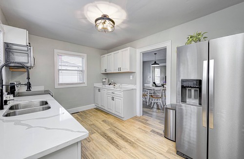 Wayne House | Charming 2-bed home 5 miles to Motor speedway, & 11 miles to Lucas oil stadium.