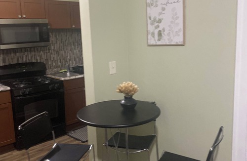 Gage Park Apartment | Charming 2-bedroom apartment in awesome Chicago with WiFi, AC