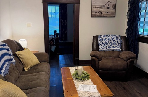 Wabash Apartment | Charming 2-bedroom apartment with WiFi, AC in Wabash. Great location