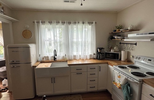 Three Oaks Cottage | Charming 2-bedroom cottage steps to downtown Three Oaks, short drive to beaches