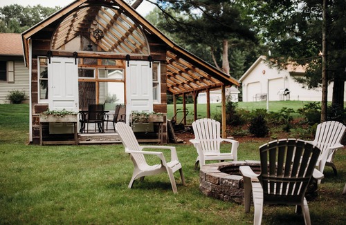 Higgins Lake Cottage | Charming 2-bedroom cottage in Roscommon with AC, WiFi, walk to Lake Higgins