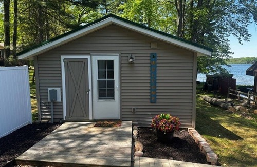 Mecosta Cottage | Charming 2-bedroom cottage on ALL-SPORTS Pretty Lake in Mecosta MI.