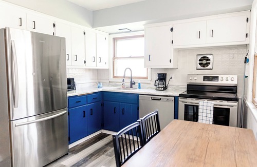 West Allis House | Charming 2-bedroom house with everything you need in the heart of West Allis