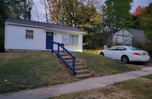 Lansing House | Charming 2-bedroom house, quiet neighborhood, Lansing with WiFi