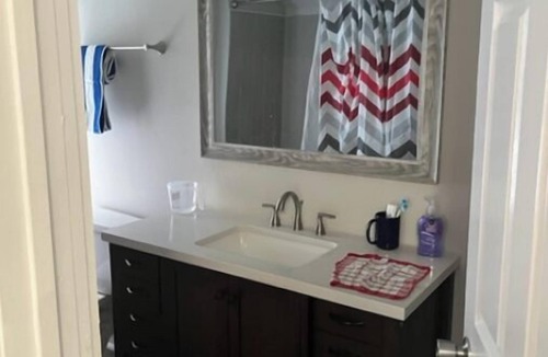Whiting House | Charming 2-bedroom house in delightful Whiting with AC, WiFi
