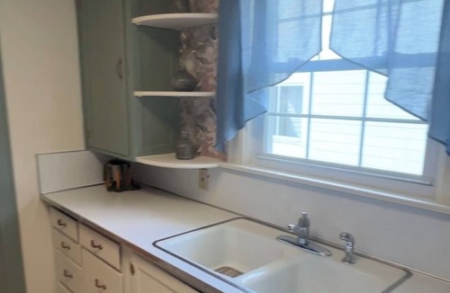 Kokomo House | Charming 2 bedroom one bath home close to Highland Park!