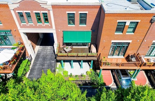 Wrightwood Neighbors Condo | Charming 3-bedroom condo with WiFi and AC in beautiful Chicago