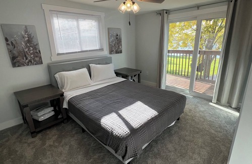 Linden Cottage | Charming 3-bedroom cottage on the lake in lovely Linden with a beautiful view!