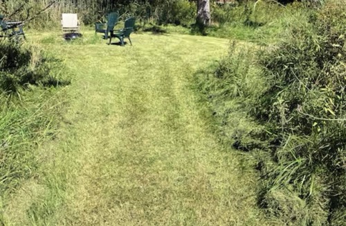 Escanaba House | Charming 3-bedroom Farmhouse with WiFi, AC, Hot Tub & Sauna in Escanaba Mi