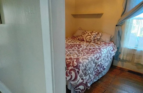 Liberty Center House | Charming 3-bedroom farmhouse with WiFi, AC in quaint Warren