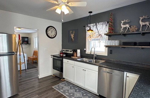Rudyard House | Charming 3-bedroom house in Trout Lake close to trails & lakes.