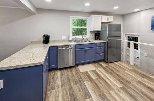 Marinette House | Charming 3-bedroom house on the water with AC and WiFi in enjoyable Marinette