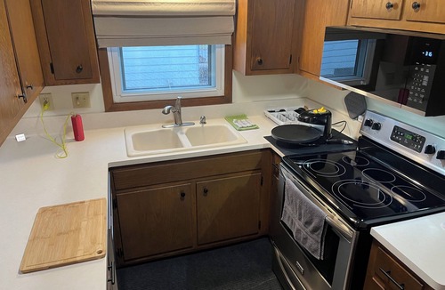 Milwaukee House | Charming 3-bedroom house with WiFi, AC in lovely Bay View