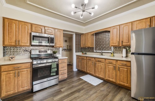 Evanston House | Charming 3-bedroom house with cinema room massage chair in peaceful Evanston