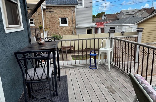 Whiting House | Charming 3-BR home on a cobblestone street near the Lake Michigan waterfront.