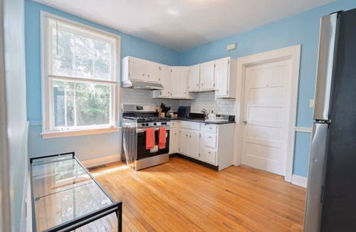 Skokie House | Charming 3BR Home With 2 Parking Spot, Near Transit & Shopping,
