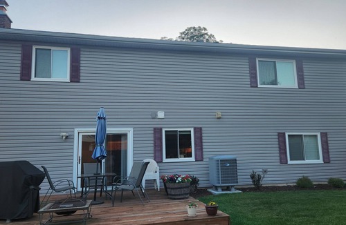 Woodridge House | Charming 4-bedroom house near expressways and trains