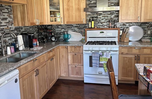 Oconomowoc House | Charming 4-bedroom monthly rental near historic Downtown Oconomowoc in Lake coun