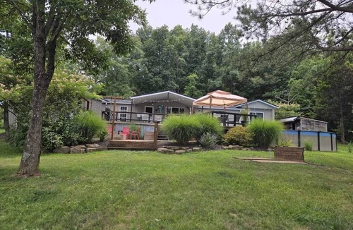French Lick House | Charming 4-bedroom house with WiFi and AC in French Lick with country setting