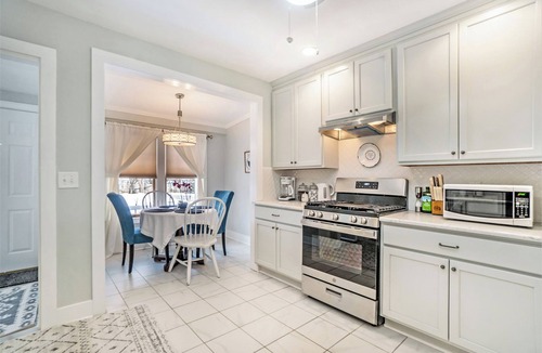 South Haven Cottage | Charming 4-bedroom cottage in South Haven - 2 miles from beach and downtown.