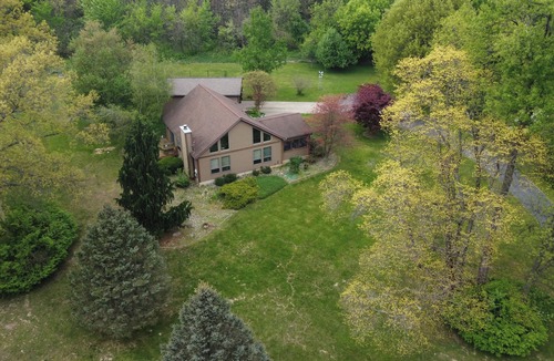 East Leroy House | Charming and Quiet House in Battle Creek on Private 7 acres!