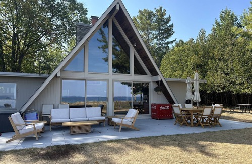 Glen Arbor House | Charming Beachwalk Cottage on Lake Michigan