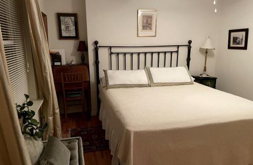 Elkhorn Cabin | Charming Bed and Breakfast Accommodation near Lake Geneva, Wisconsin